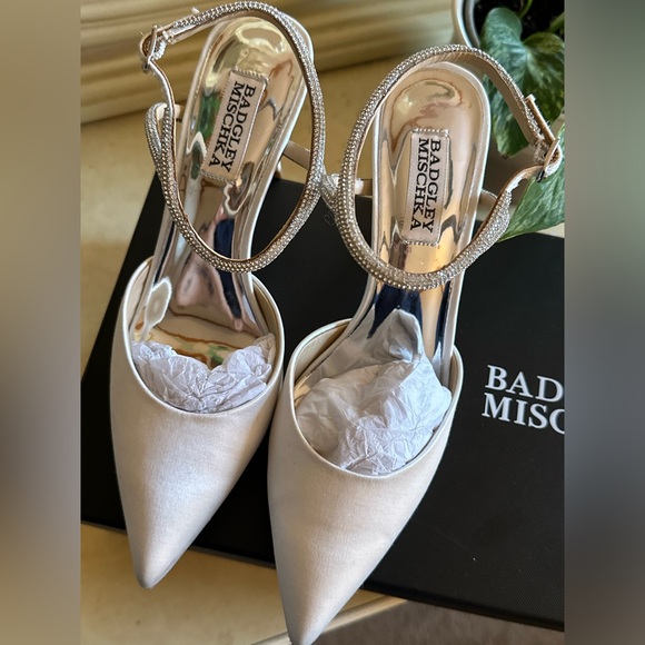 Badgley Mischka Women's Kamilah Pump Size 6.5 Wedding - Picture 7 of 8